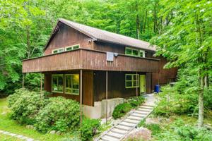 95 Lakeside Drive