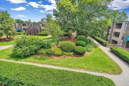 52 Shrewsbury Green Dr