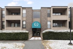 52 Shrewsbury Green Dr
