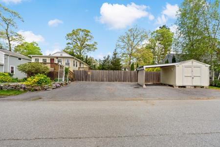 31 Mayflower Rd