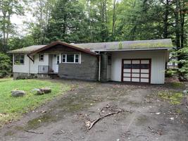 1757 Lake Ln