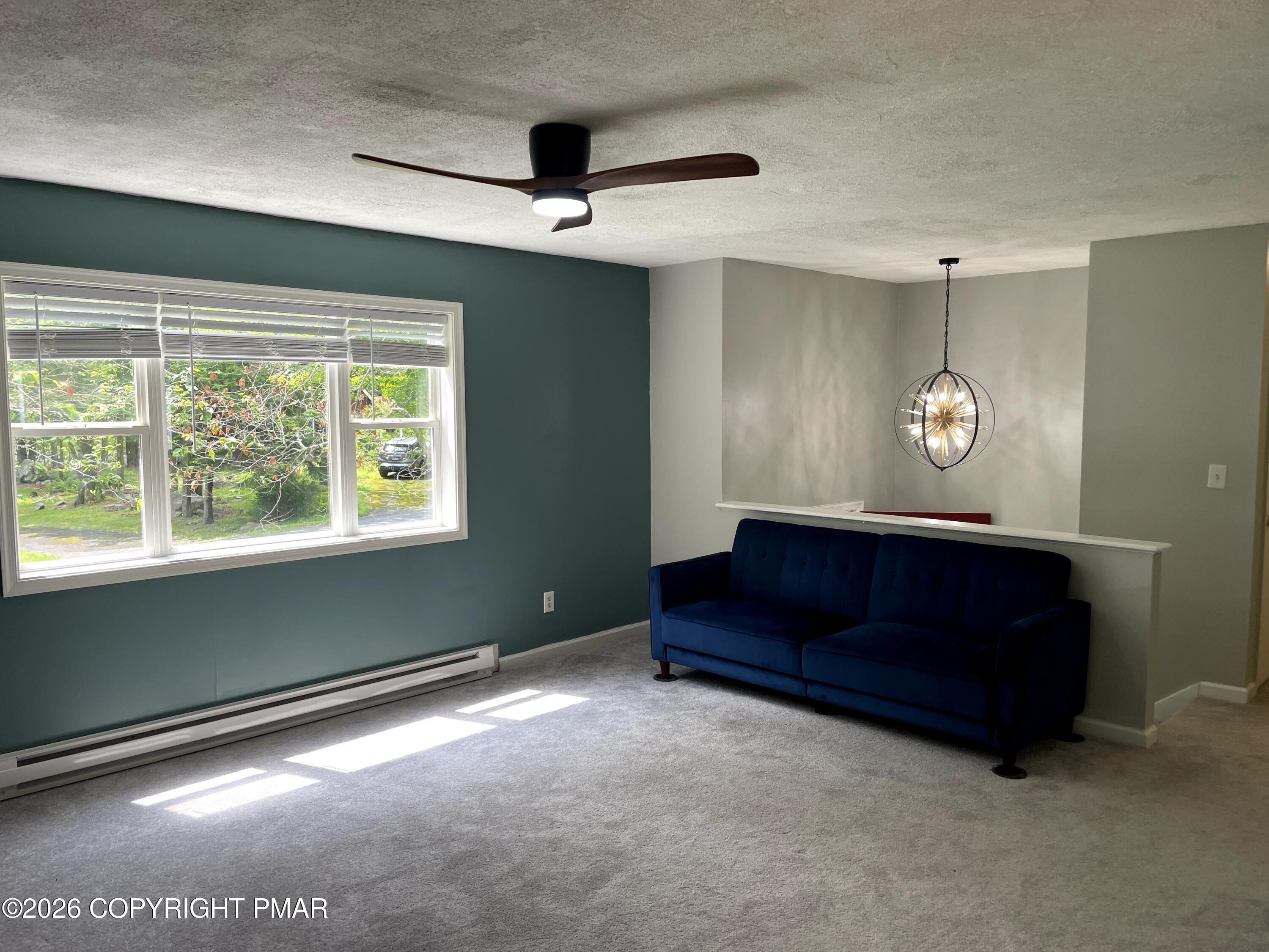 Image 4: 1 Living Room