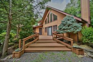 2285 Hillcrest Dr