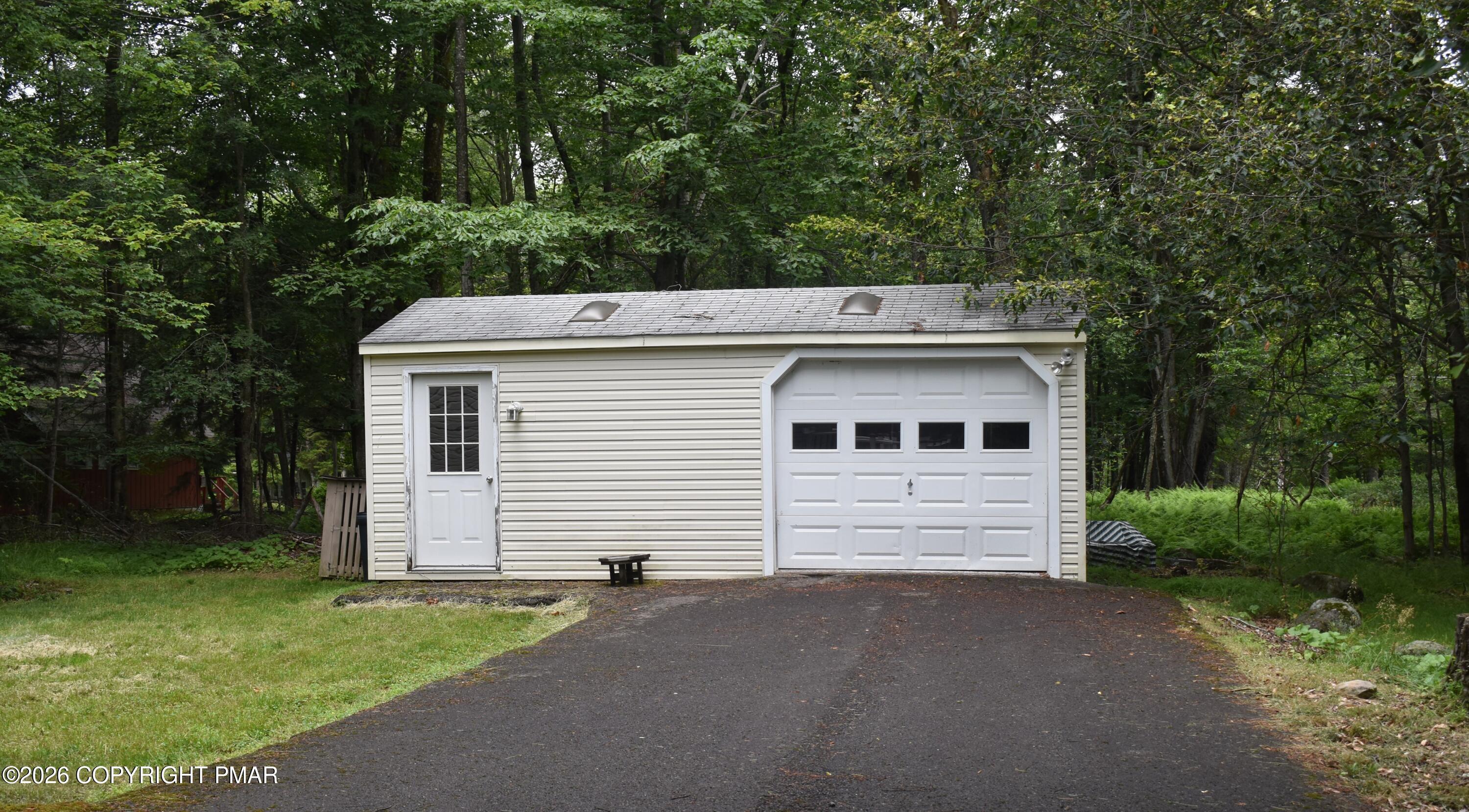 Image 3: Huge Shed