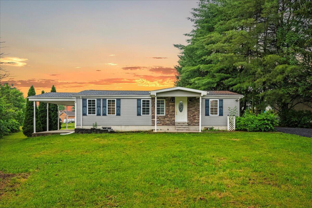 Image 3: 02-HomeView_Media-65_Panorama_Cir.-#2