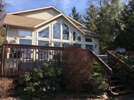 99 North Lake Drive (Lakefront)