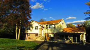 536 W Minsi Trail