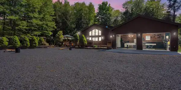 572 Sir Jeoffrey Court