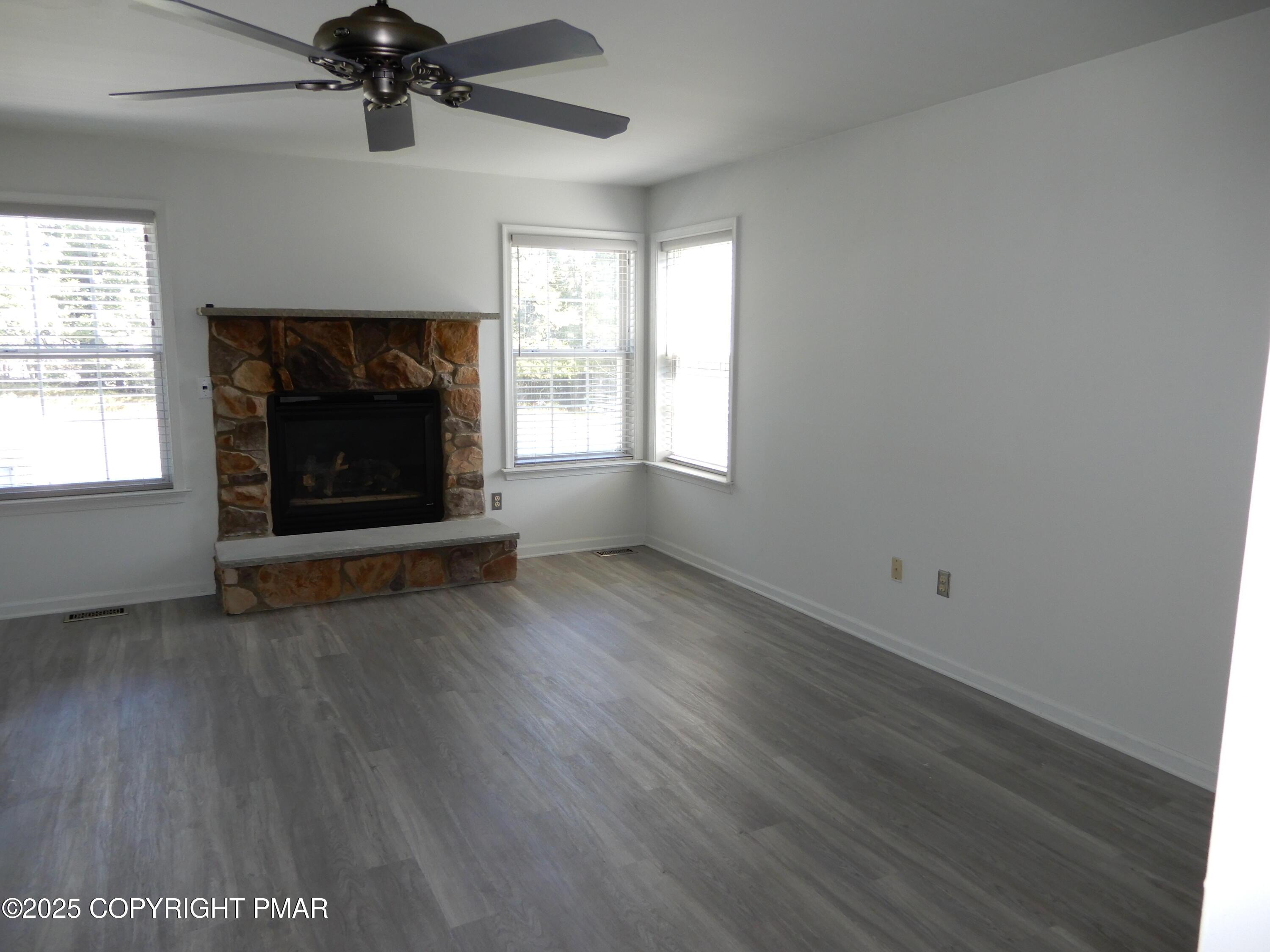 Image 4: Living Great Room