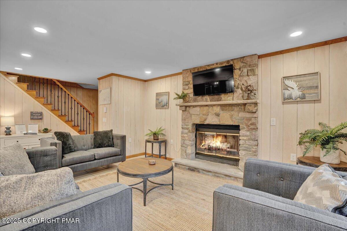 Image 4: 01-A7402907