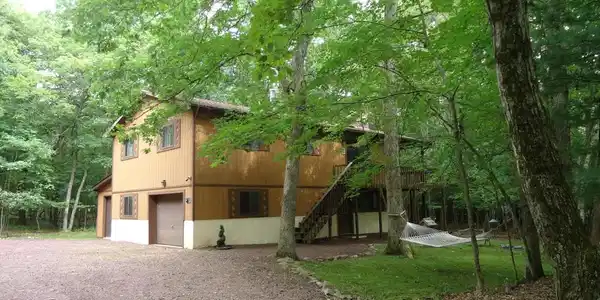 103 Willow Dr