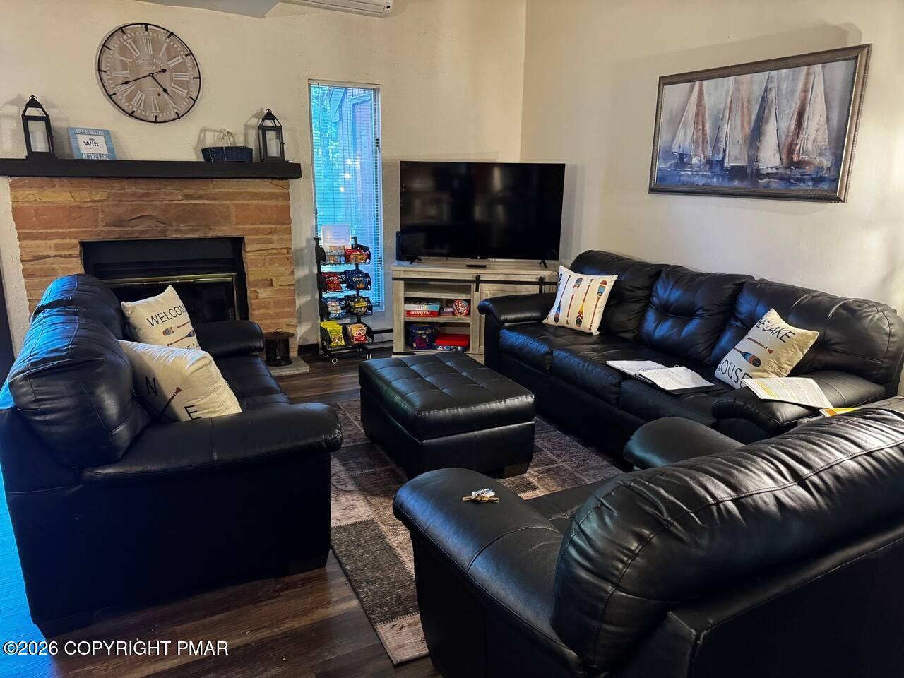 Image 3: 716ec61a-635c-4b12-99e7-9872e4becbee