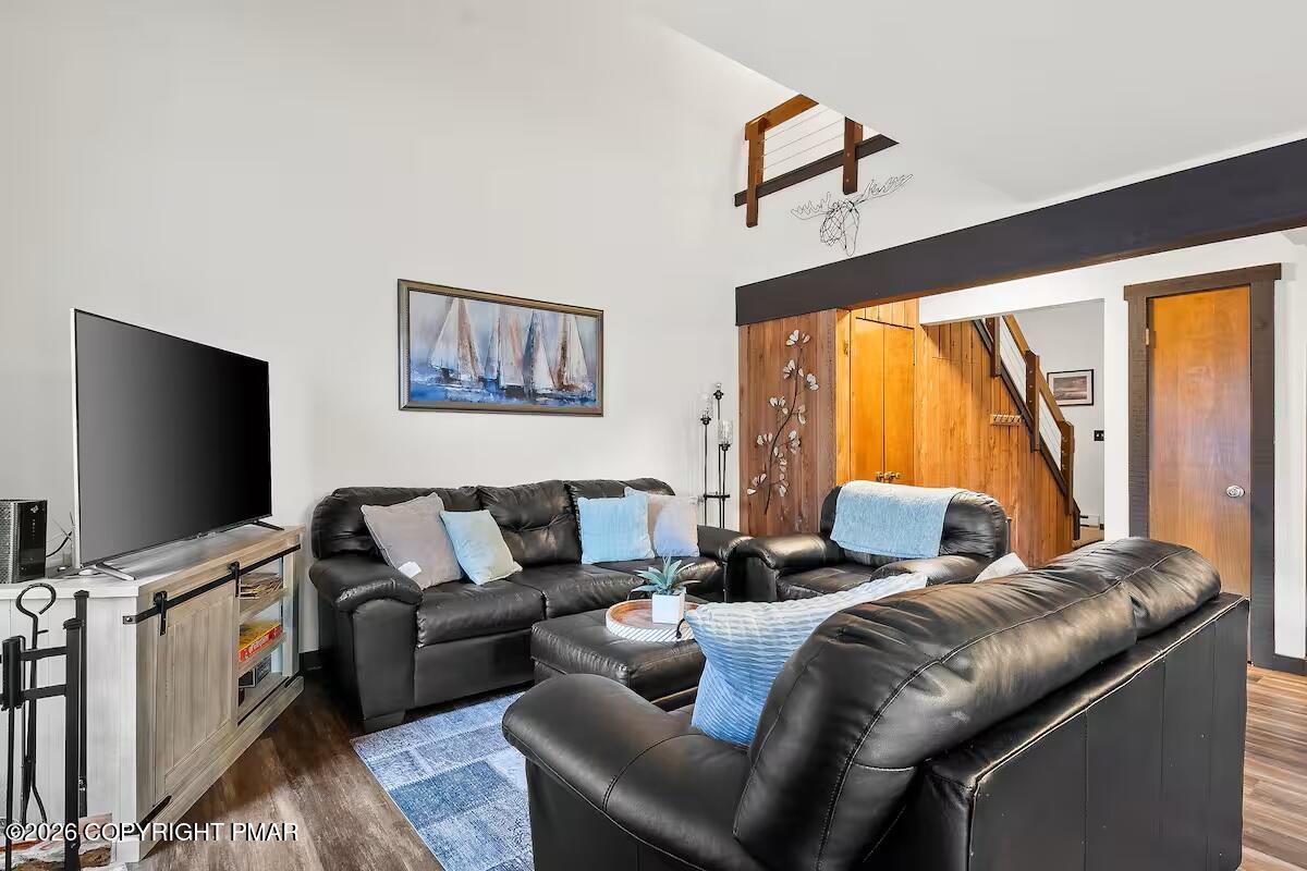 Image 4: 70069736-13dc-41b0-8fdc-2d838225f82a