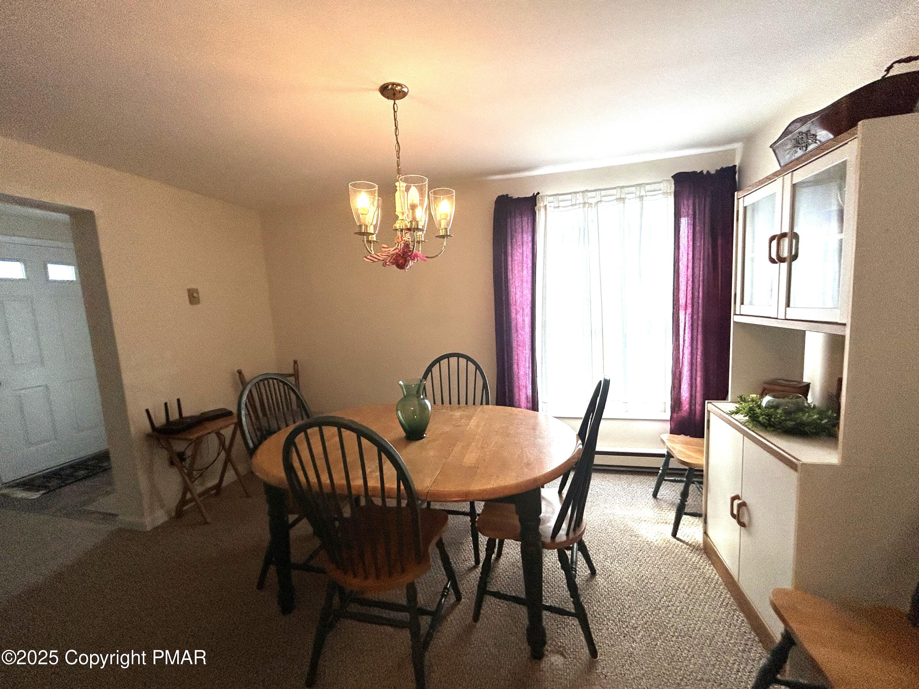 Image 4: Dining room