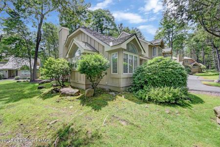 1061 Crestwoods Drive