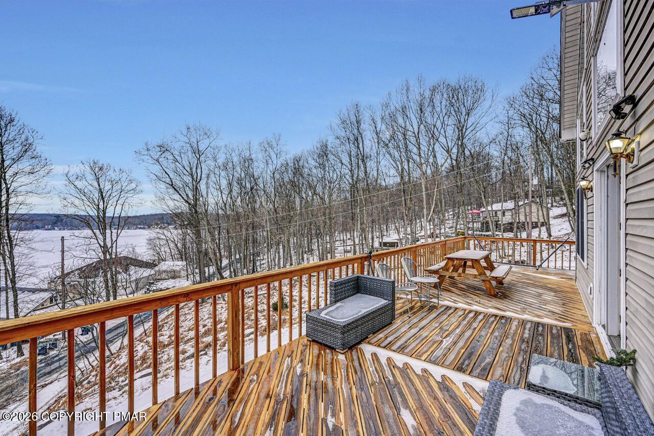 Image 3: Deck Overlooking Lake