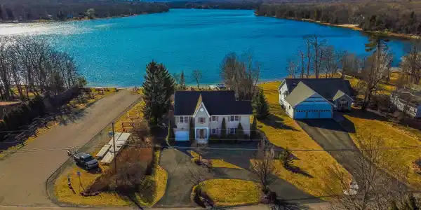275 Bear Creek Lake Dr
