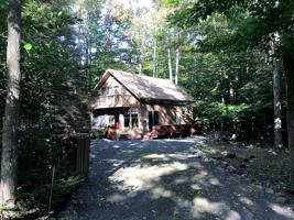 218 Rhodora Ln