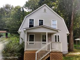 1006-1008 Mt Tom Rd