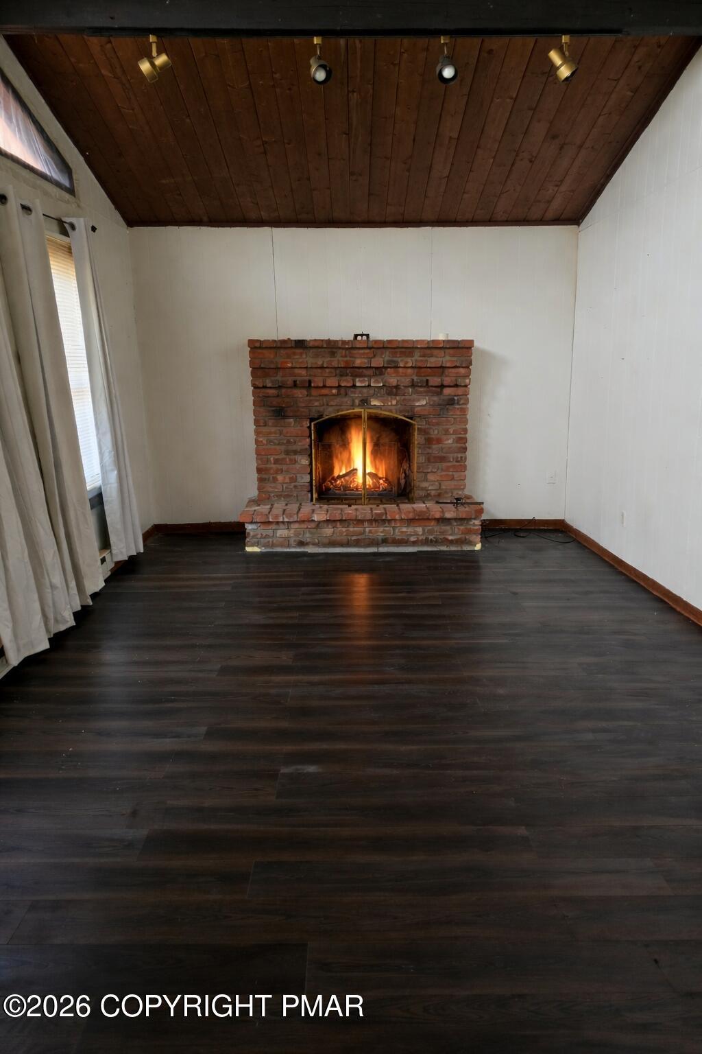 Image 2: Living room