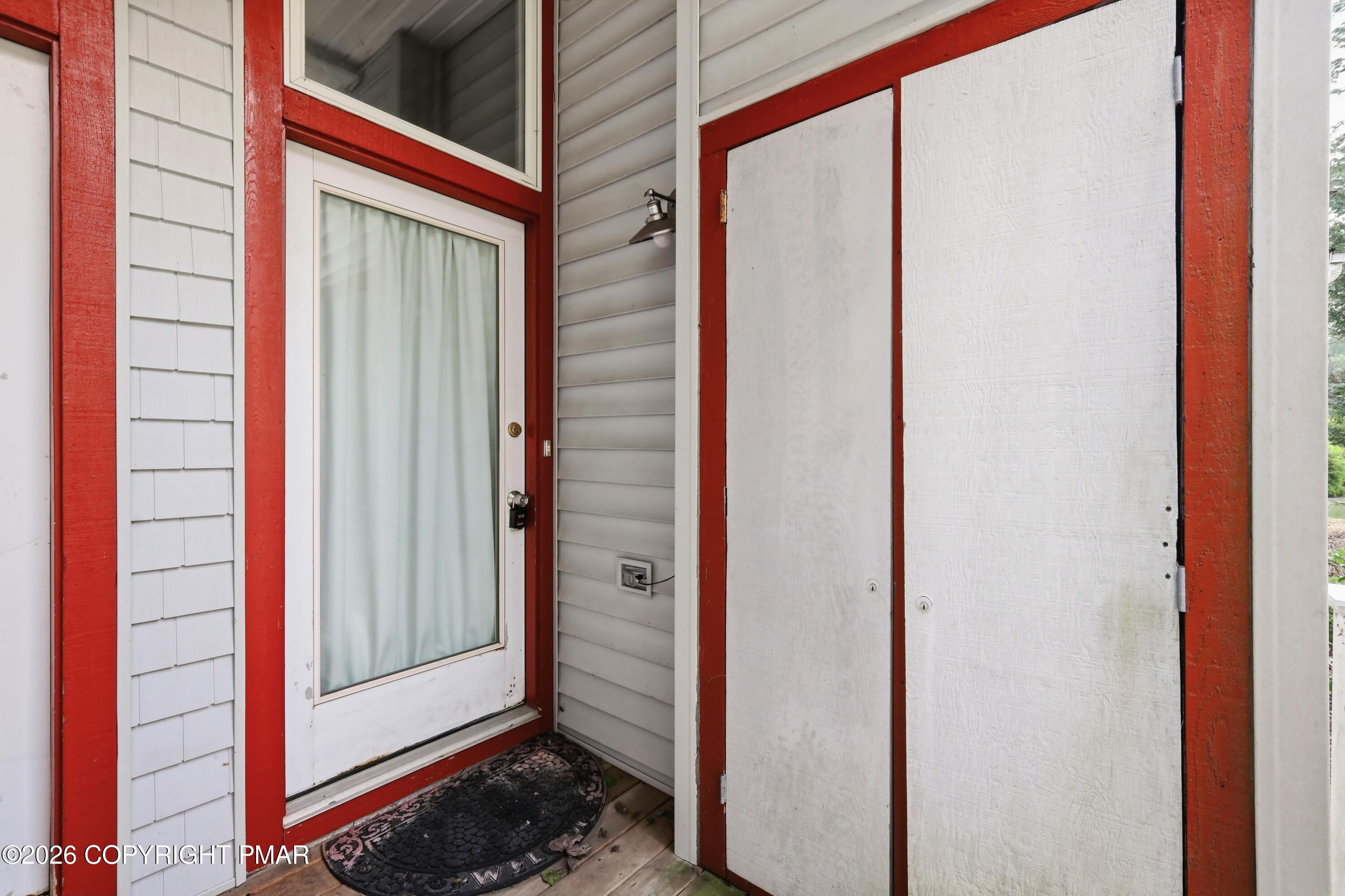 Image 2: Entry