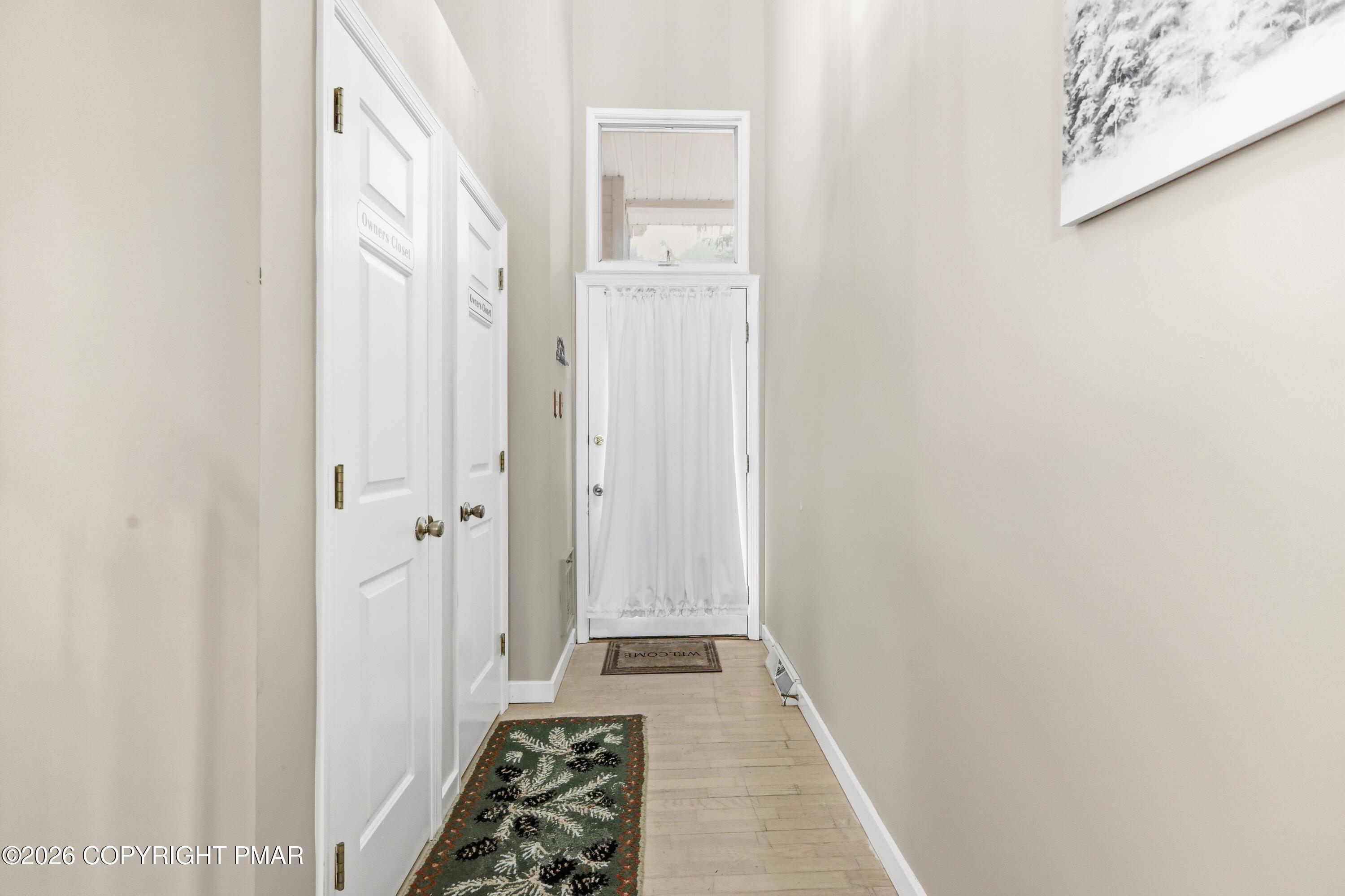 Image 3: Entrance Foyer