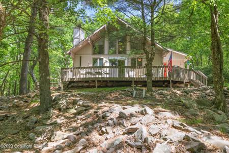 34 Pineknoll Drive