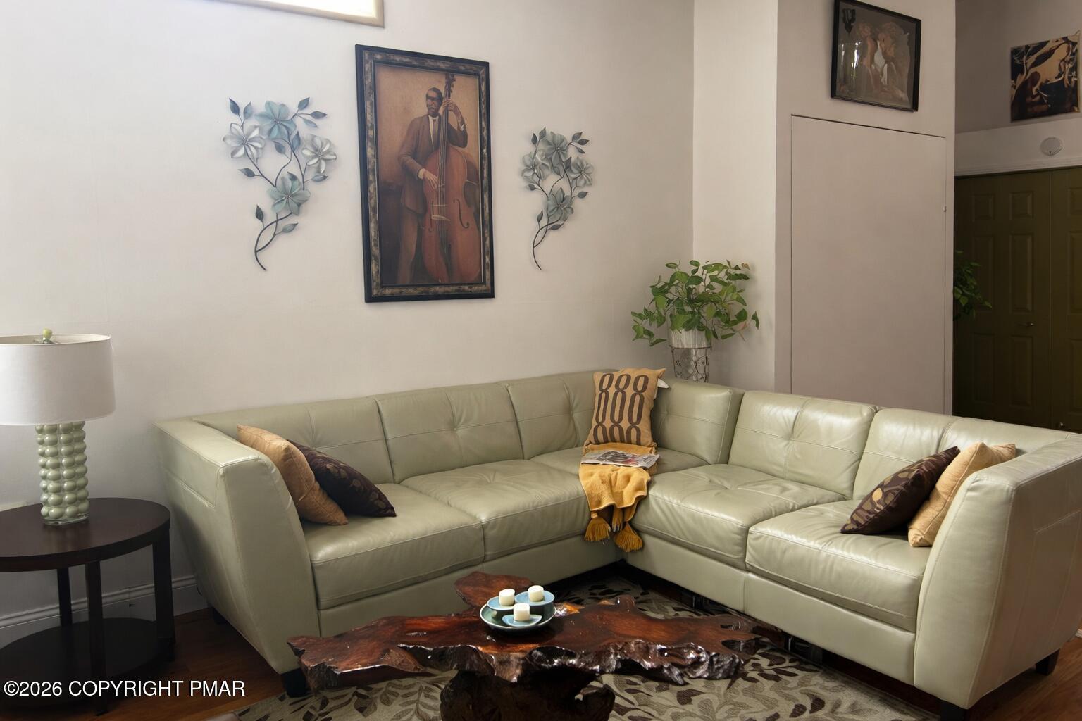 Image 3: Condor Townhouse (7)