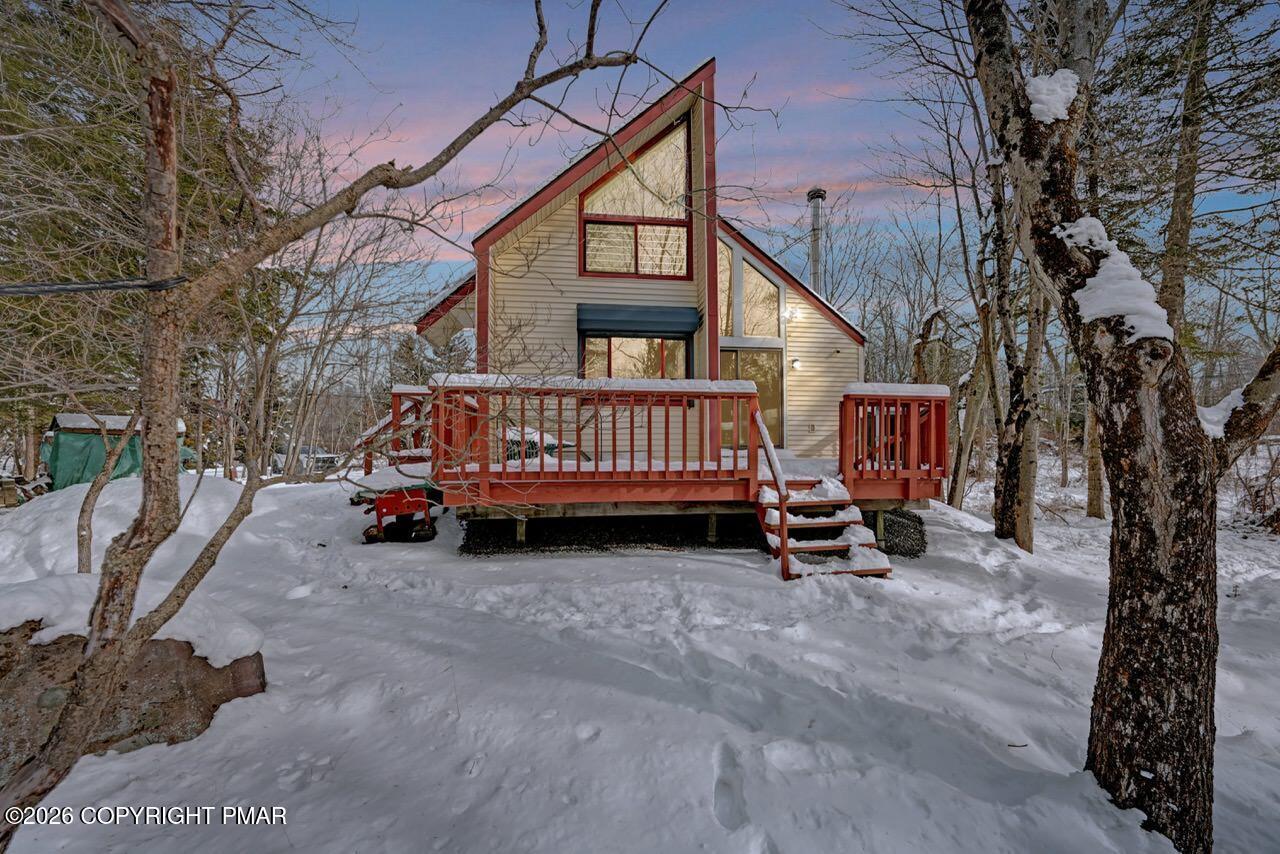 Image 1: 105 Bobcat Trail Lakefront Home!