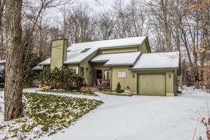 6285 Lakeview Dr