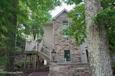 7 Wildbriar Court