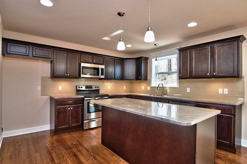 Image 4: Kitchen
