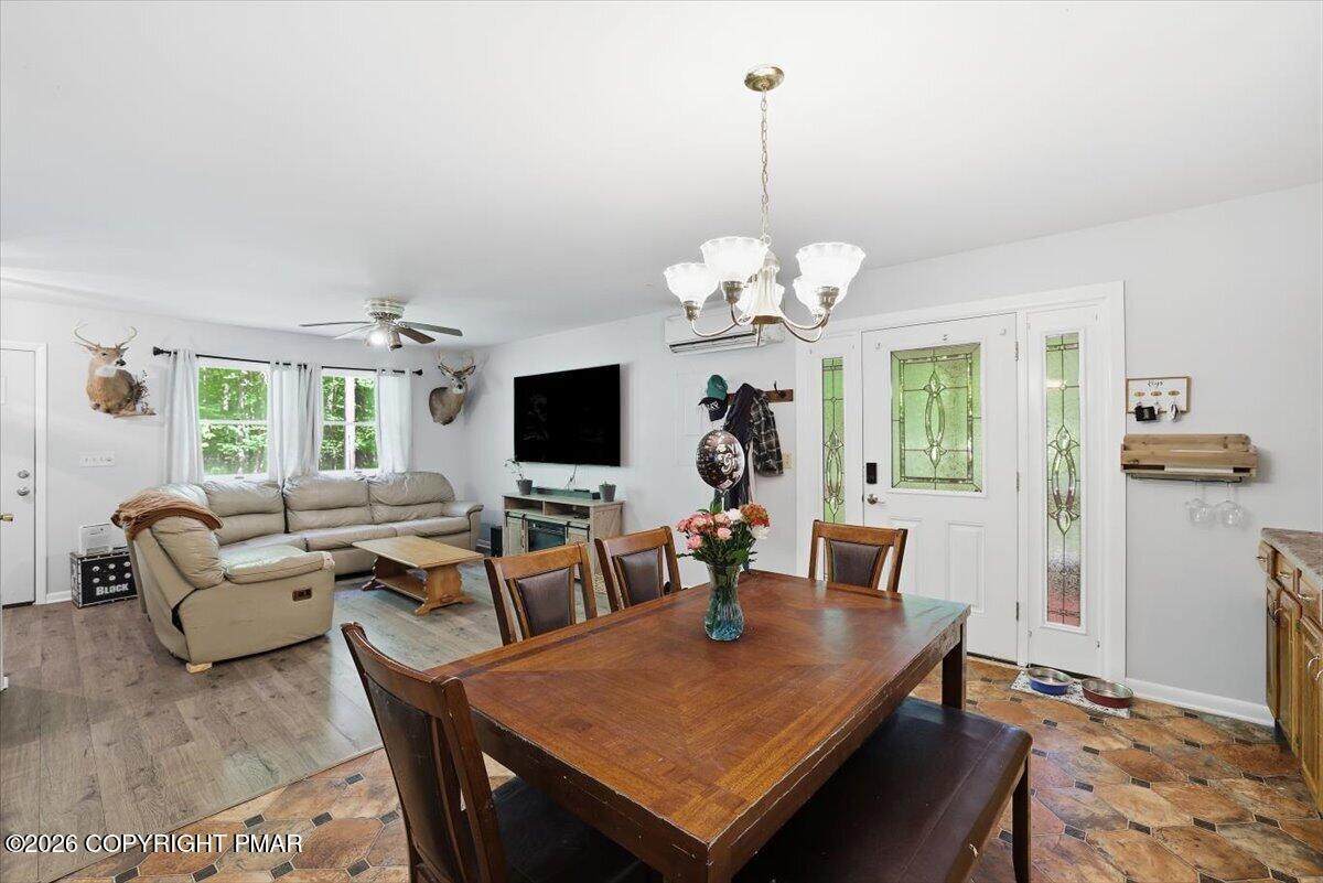 Image 2: Living/Dining