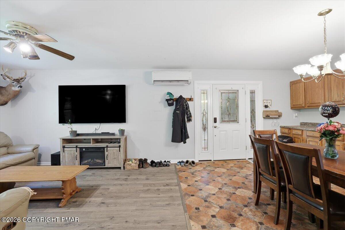 Image 3: Open Floorplan