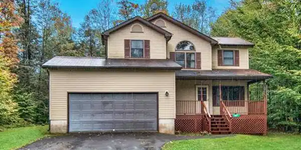 107 Woodbury Dr