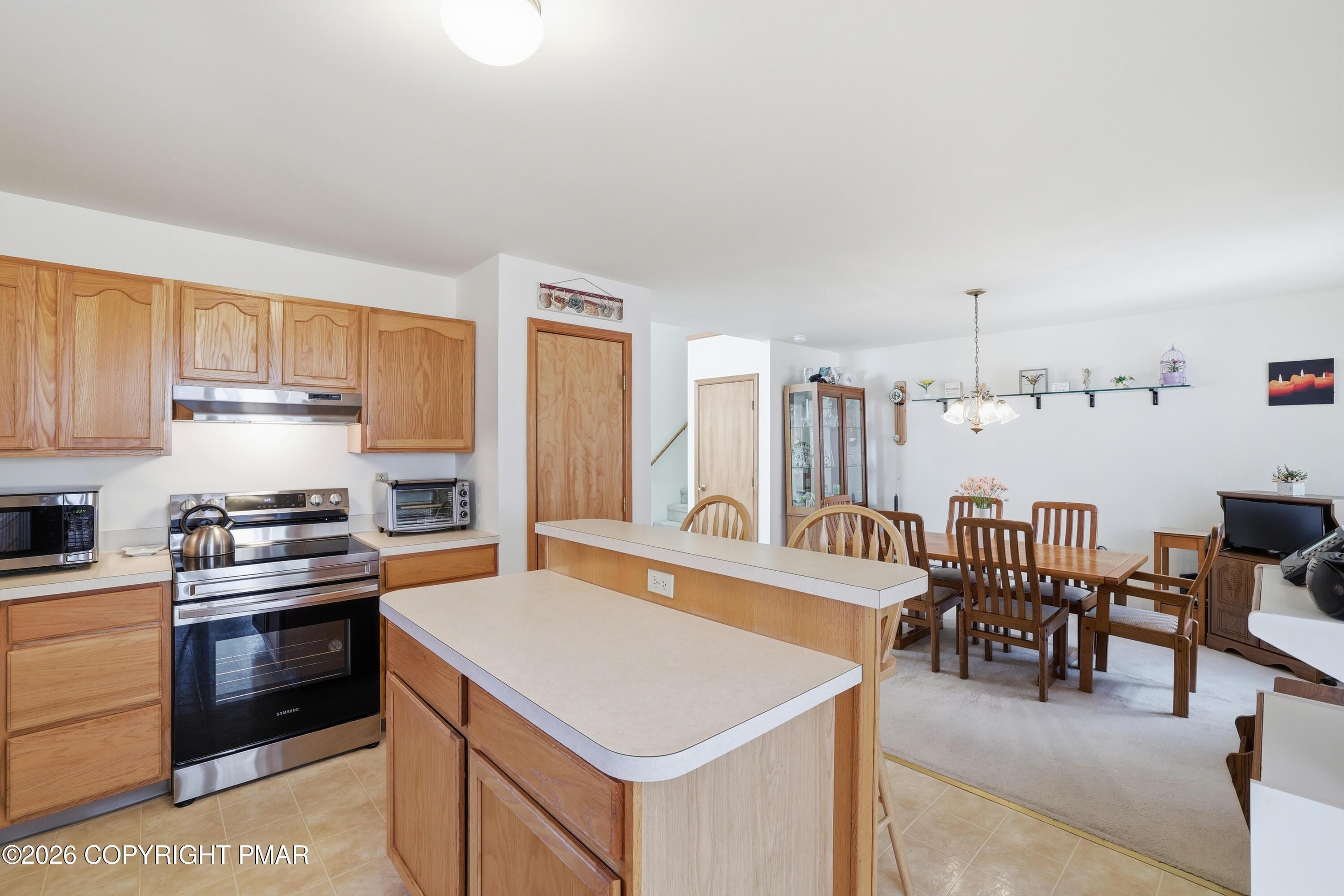 Image 4: Kitchen and Dining