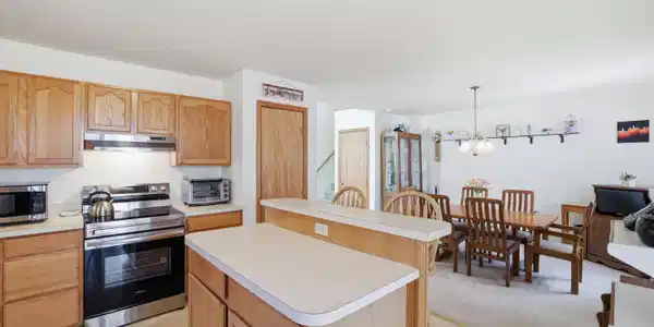 Image 4: Kitchen and Dining