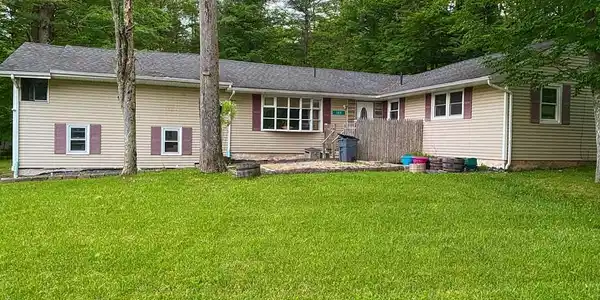 122 Camelot Dr