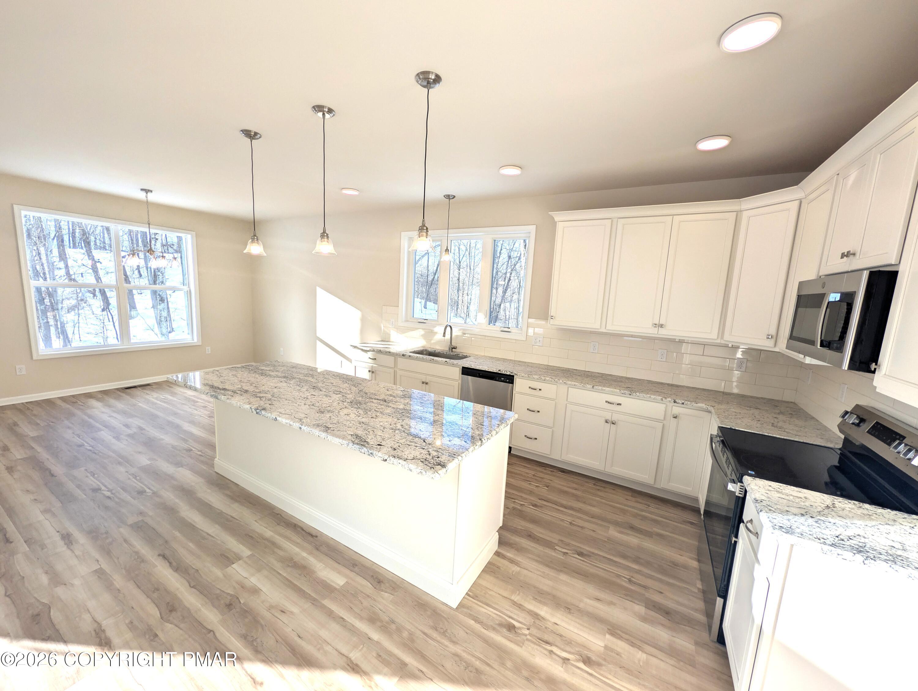 Image 2: Kitchen