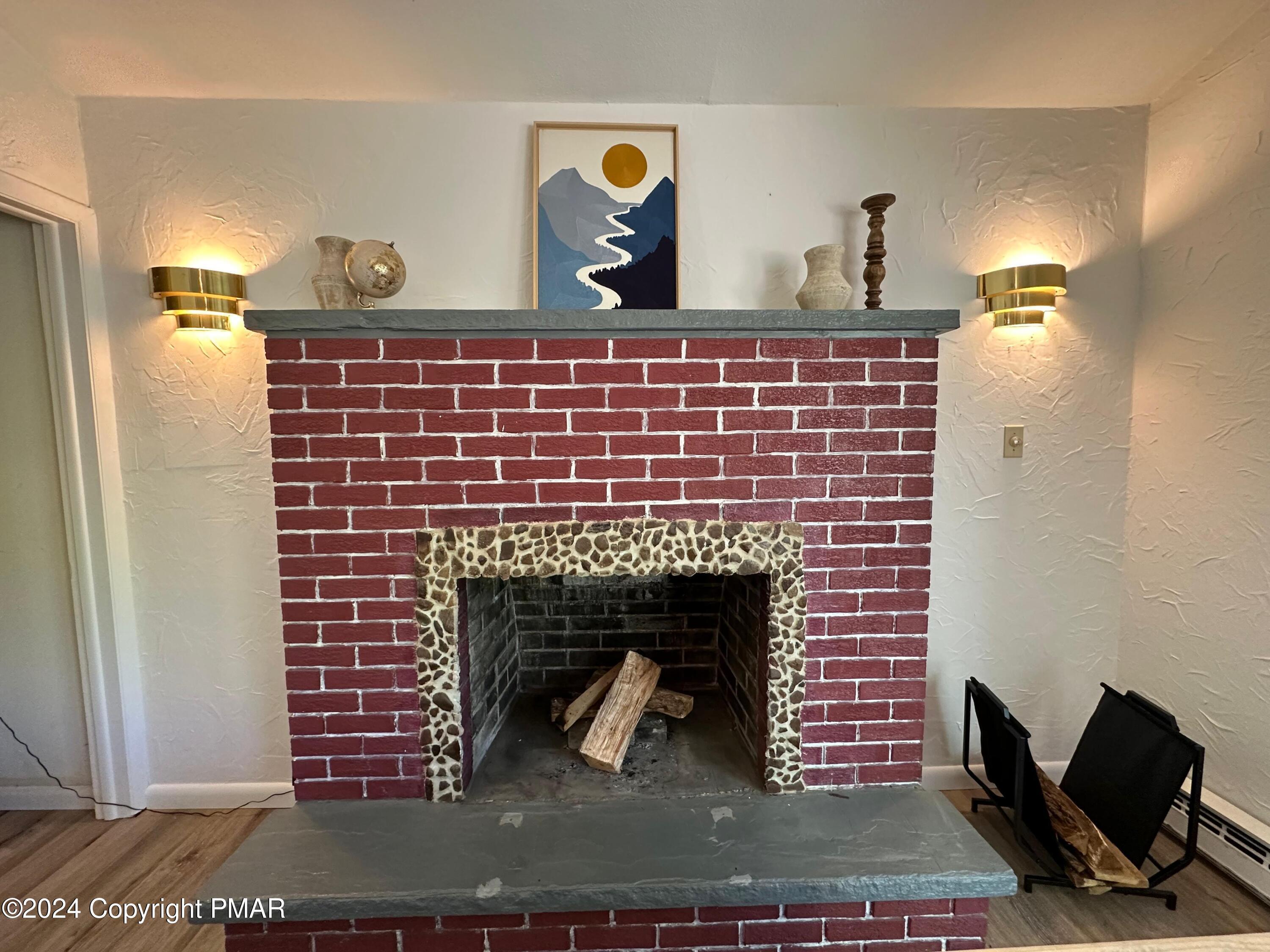 Image 4: Fireplace
