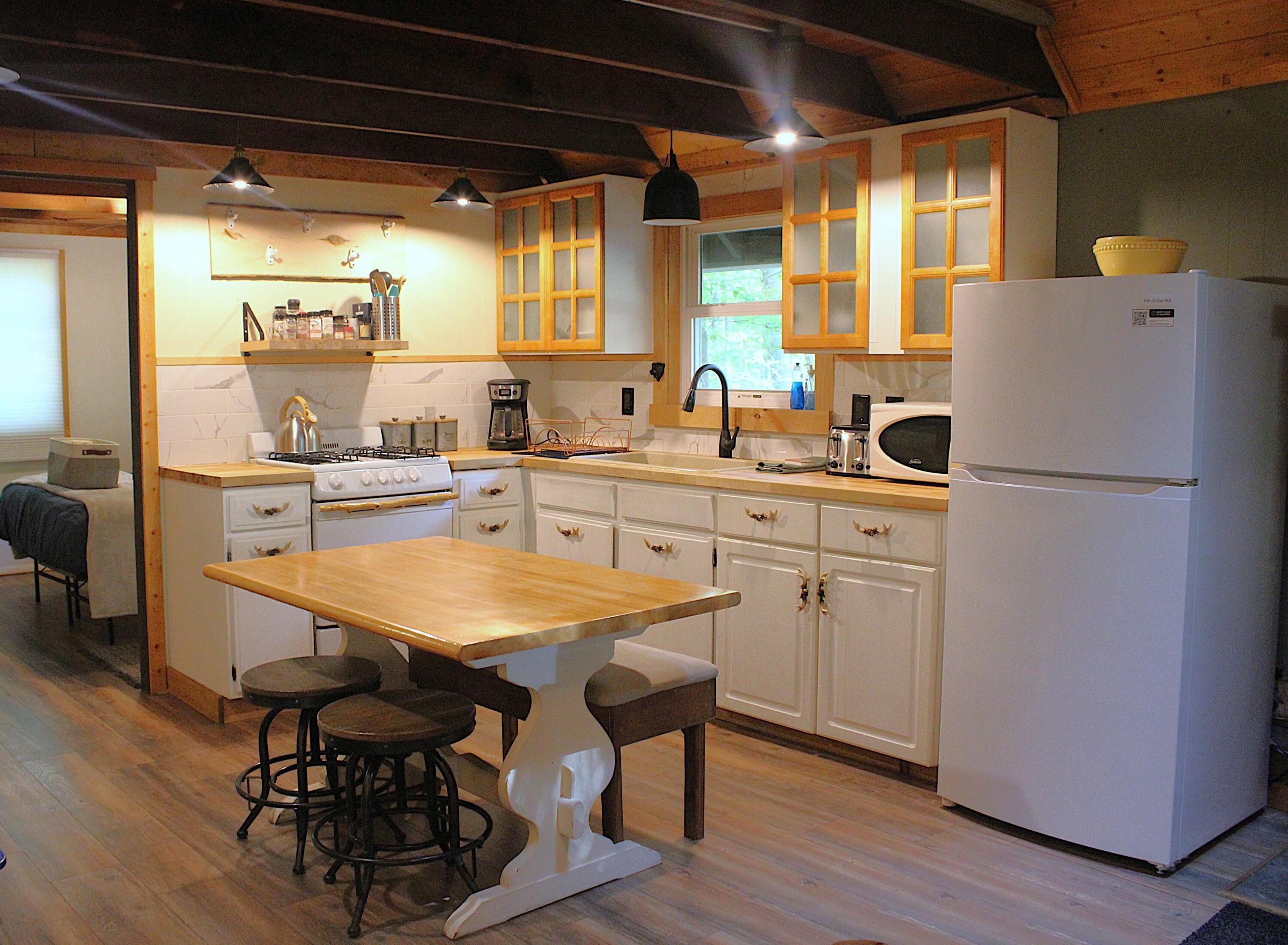 Image 3: Kitchen