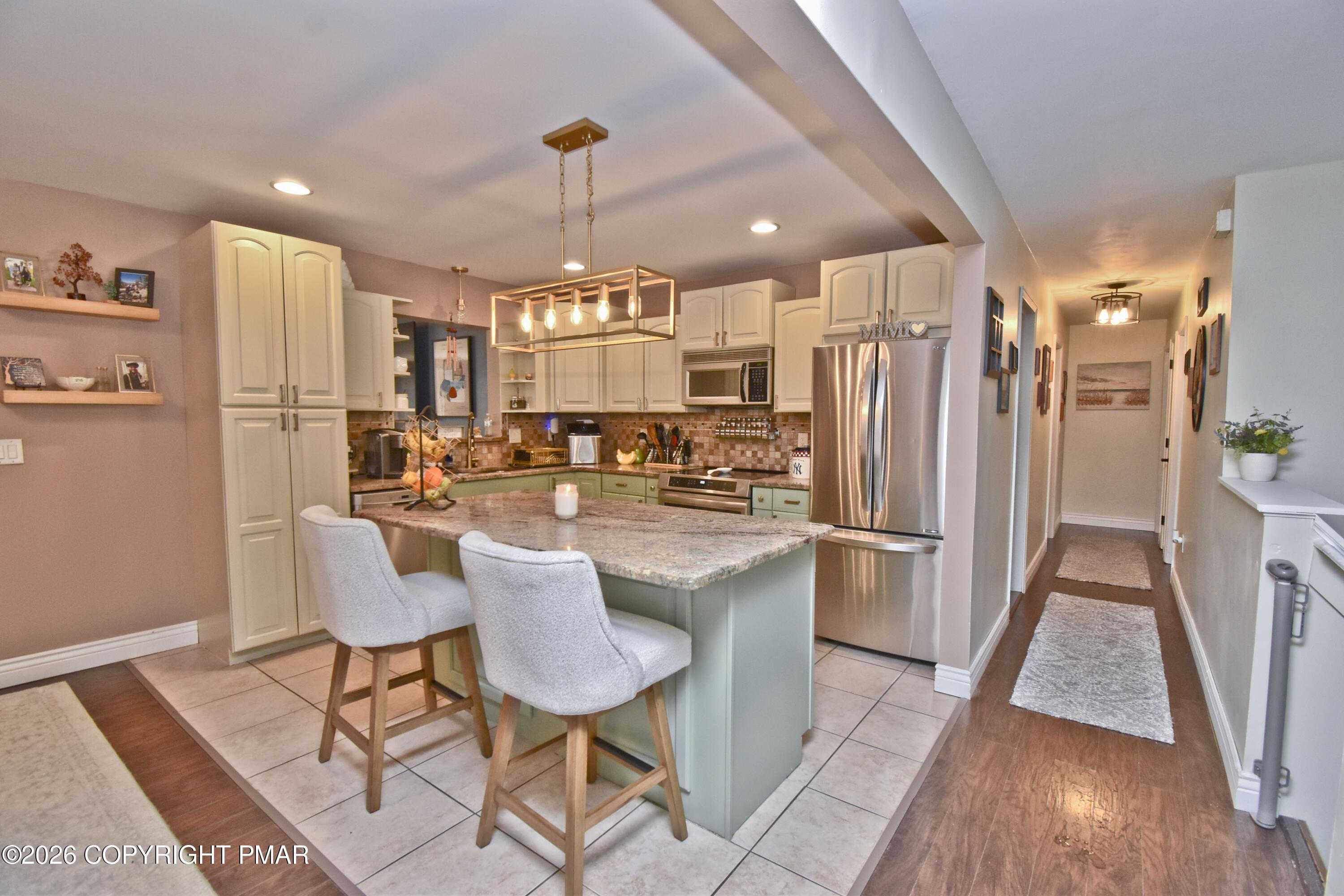 Image 2: 2 Kitchen (1)