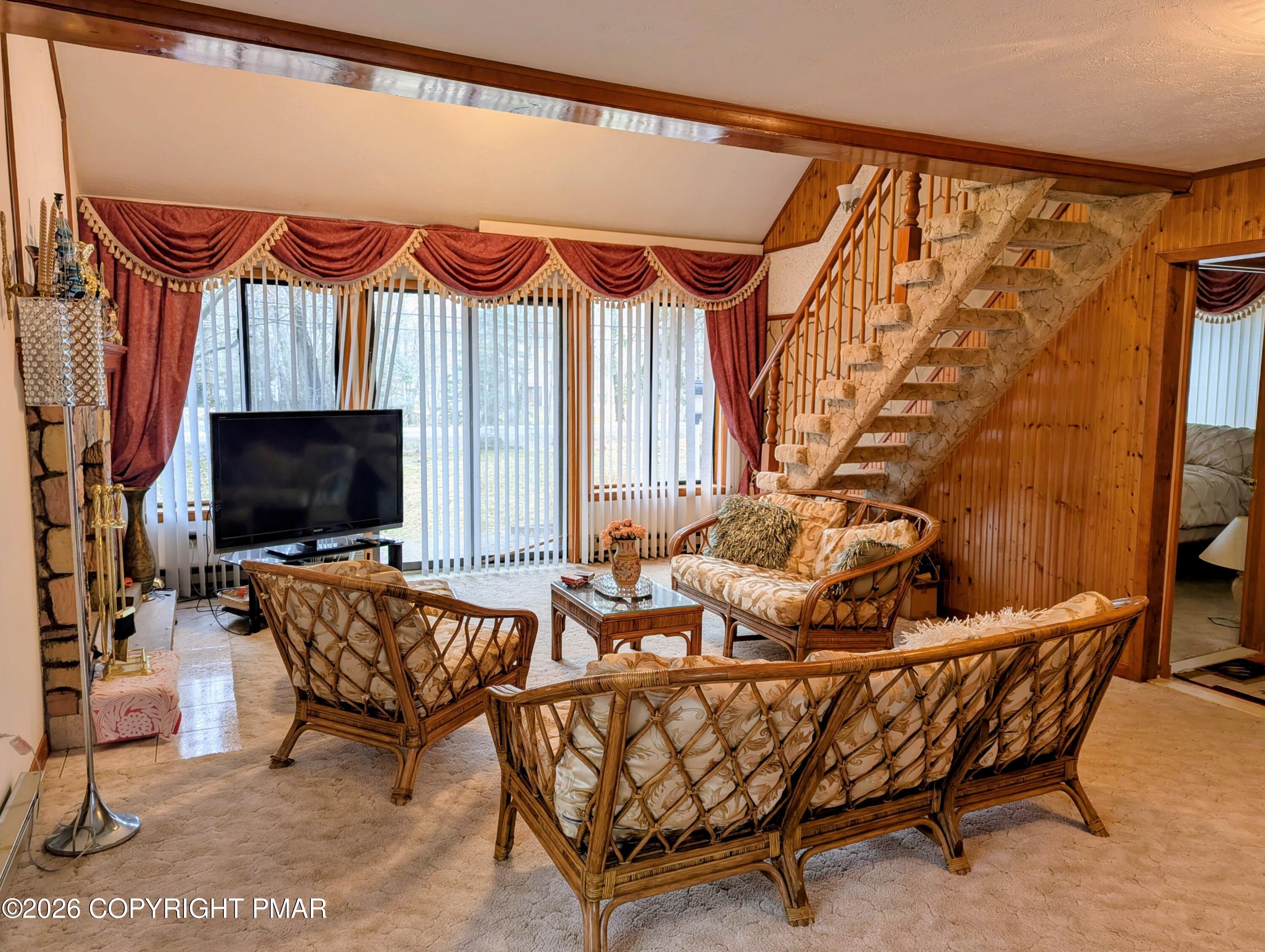 Image 2: LIVING ROOM