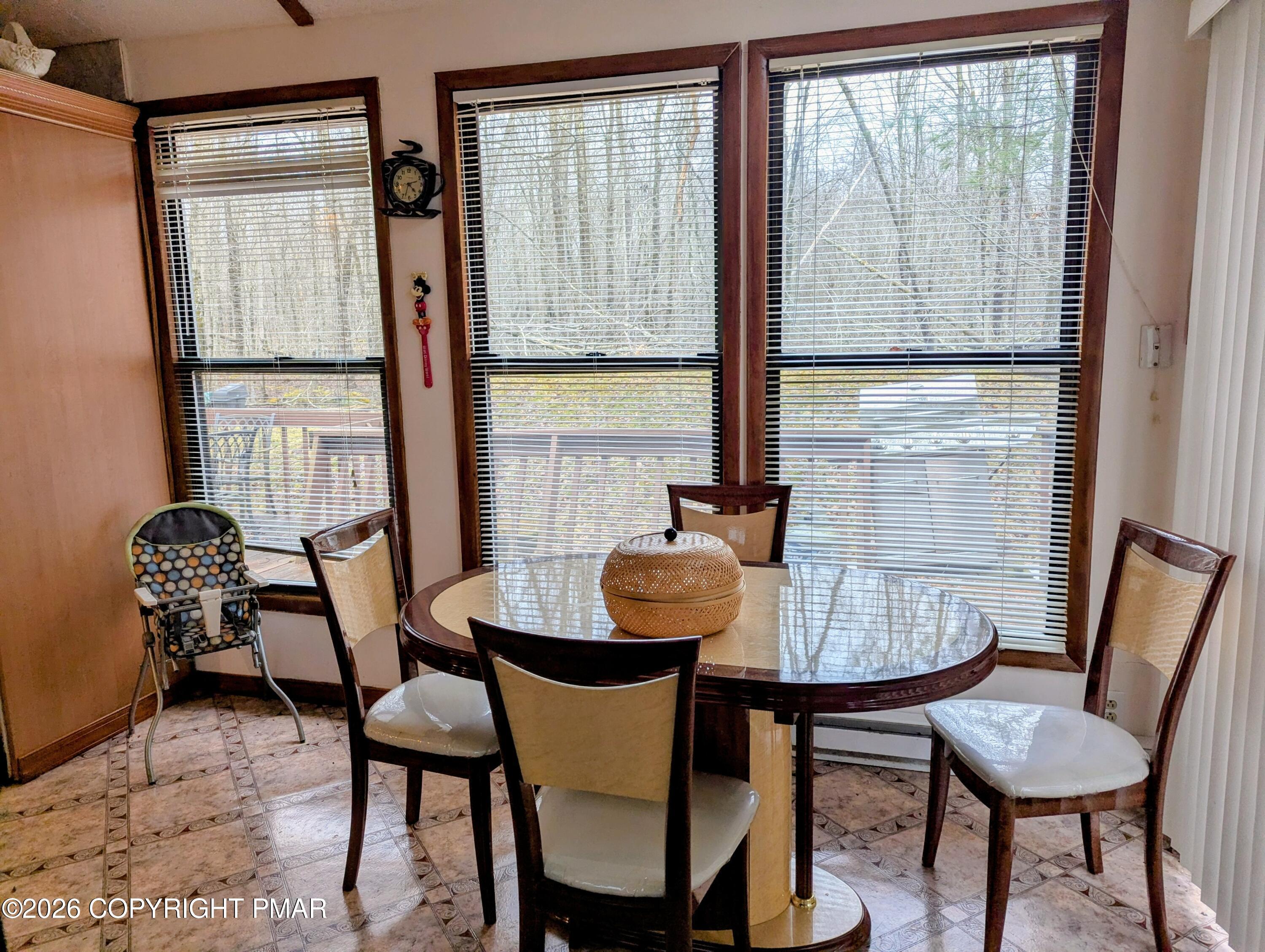 Image 3: DINING AREA
