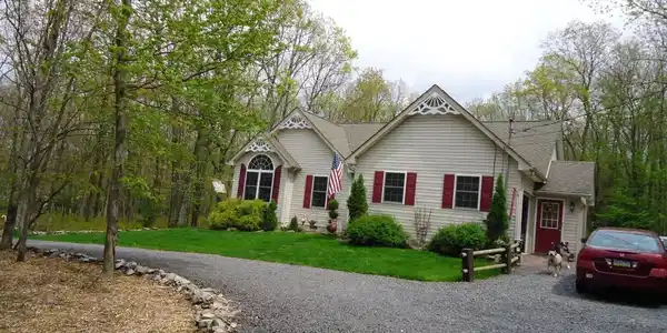 11 Ash Dr