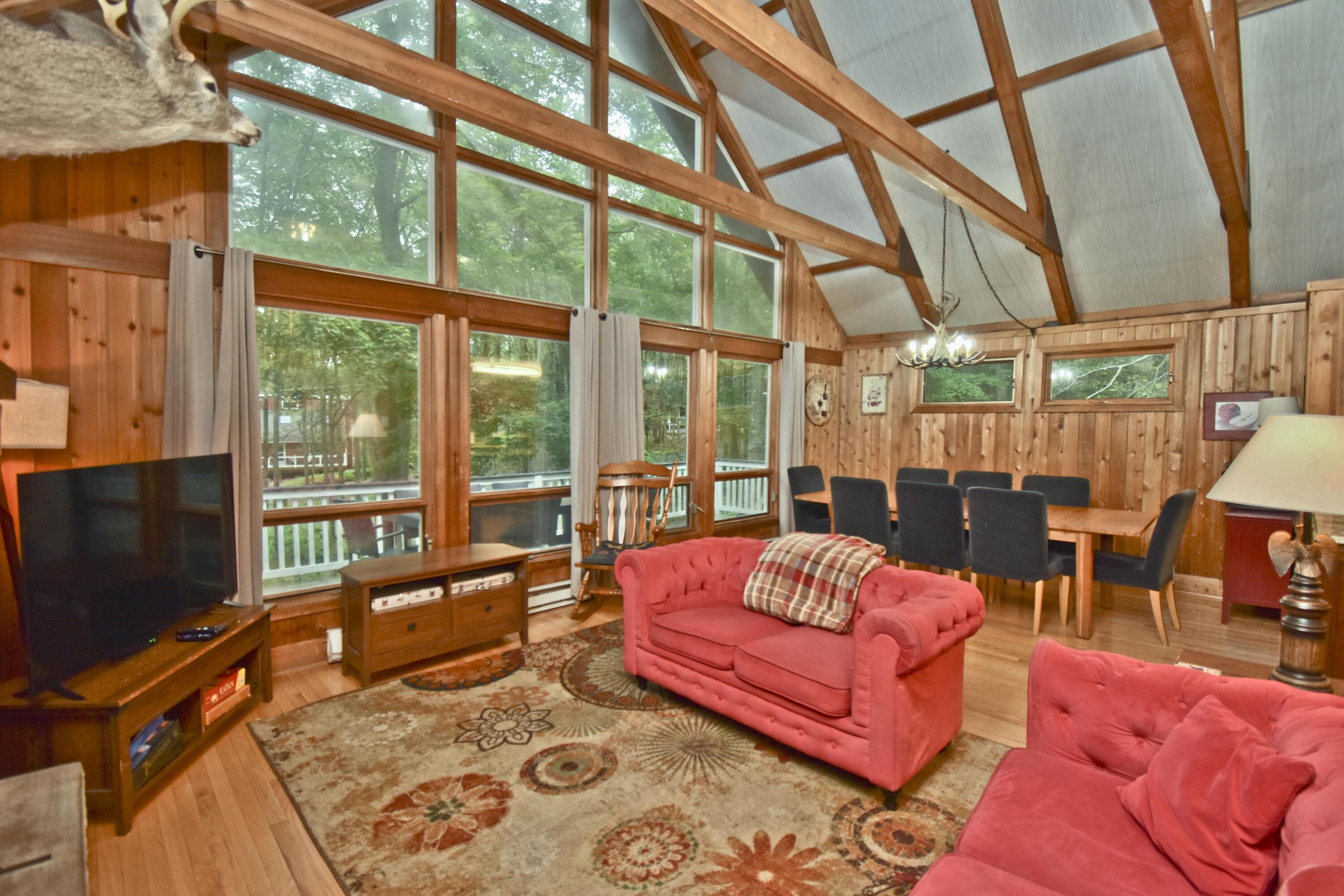 Image 4: 2 Living Room (2)
