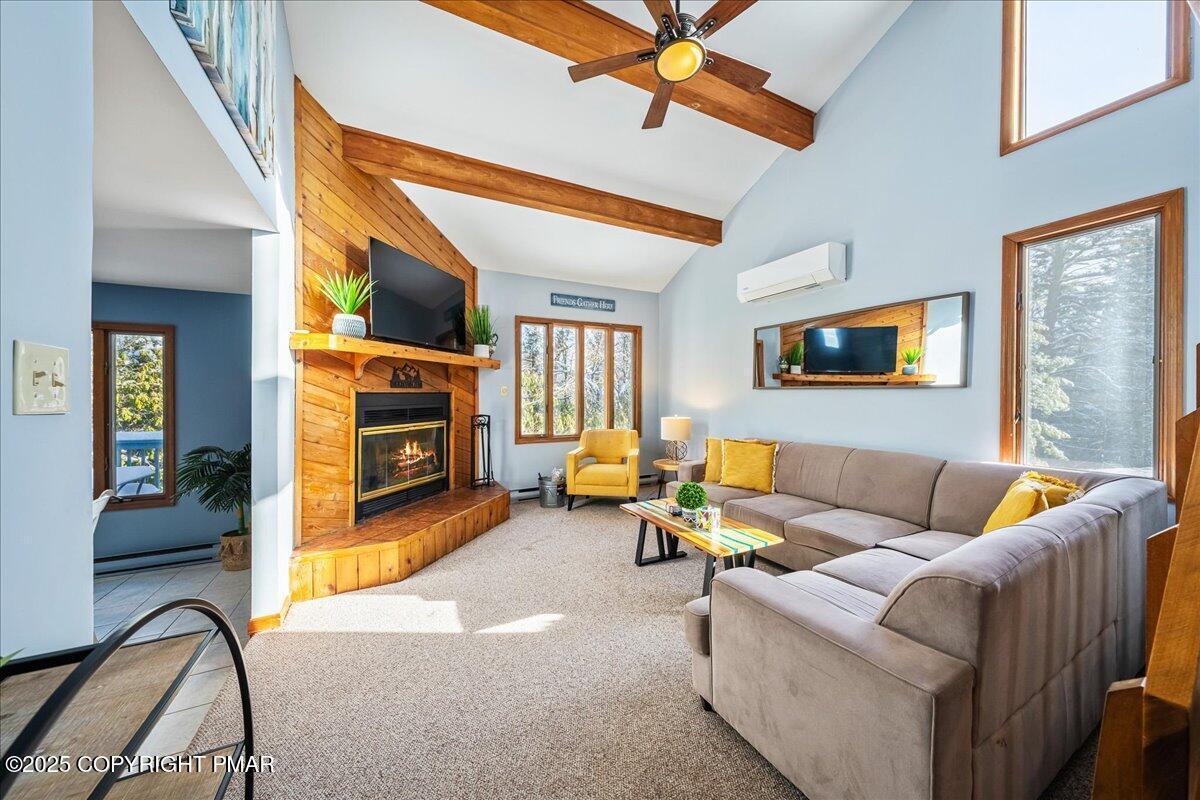 Image 3: Living Room