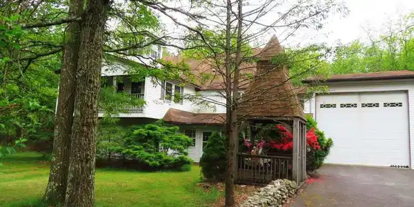 32 Mountain View Dr