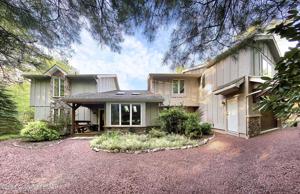 6104 Lakeview Dr