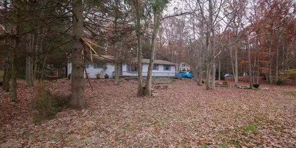 40 Indian Trail Dr